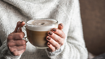 „Препечени нокти“ – есенната тенденция в маникюра, която носи усещане за лукс и уют 