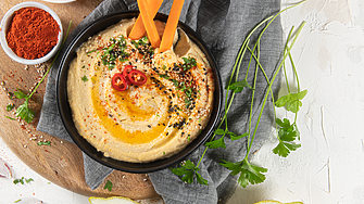 Извади хлебчето и включи фурната: най-вкусните топли дипове за зимни вечери